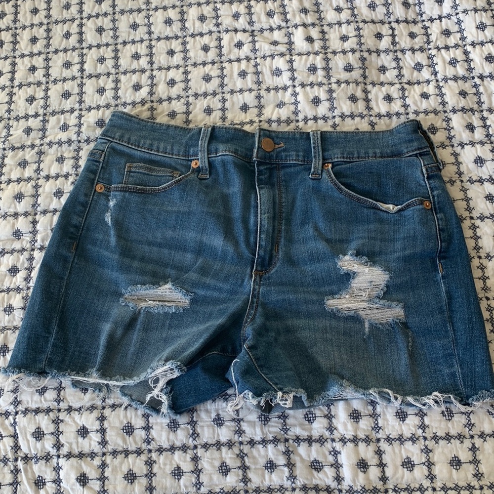 Universal thread cut off shorts size 10/30